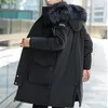 длинное зимнее пальто мужчины утка