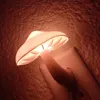 LED Night Light Cogumelo Parede Lâmpada da parede EU plugue quente Branco de controle de luz Light Sensor Bedroom Light Home Decoration