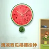 Horloges murales 2022 Fruits Swing Horloge Cool Pastèque Cadran Été Vent Creative Personnalité Rouge Et Vert Décoration Montre