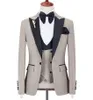 Brand New Kaki Marié Tuxedos Noir Peak Revers Slim Fit Garçons D'honneur Robe De Mariée Excellent Homme Veste Blazer 3 Pièce Costume