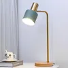 Lampy stołowe Nordic Minimalist Lampa Nocne Światło Czytanie Studiuj salon Decor Nowoczesna sypialnia Prosta lampe gospodarstwa domowego EG50TD