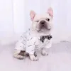 シャツコットンドッグペットアパレルデザイナー小犬用犬の服猫少年少年キトンソフトペットTシャツ通気性ティー衣装クラシックレター愛らしい服