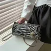 Bolso de lujo Bolsos de moda de alta calidad Almohada de perlas doradas rojas Cartera de moda para mujer Cilindro cruzado único Bolso de diseñador Venta en línea