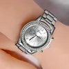Нарученные часы модный страт -хлайт, женщины кварц роскошные наручные часы, дамы смотрят серебро для женщины Feminino