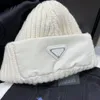Triangle délicat Icône Caps de ski High Fashion Câchage du crâne de la mode Femmes Femmes tricots Coupages Sports Sports CHAPEL