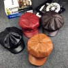 HATS 1PCS Fashion Autumn Kid Dziewczyny Beret czapki czapki stały kolor Pu skóra elegancka vintage ośmioboczne sznurki