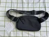 Lu Belt Bag Outdoor Påsar Kvinnor Män i midja Bag uppgraderad Silikon Lablig Gym ELASTIC JUSTABLE REM -blixtlås Fanny Pack Black Color210o