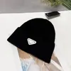 Moda Tasarımcı Örme Hat Beanie Cap Mens Sonbahar Kış Kapakları Lüks Kafatası Kapakları Günlük Girmiş Kalite 9 Renk