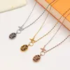 Qualité inoxydable ellipse lettre collier femmes en acier inoxydable couple pendentif bijoux Hangtag Saint Valentin cadeau pour petite amie accessoires