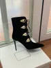 Botas de salto fino feminino feminino Sapatos altos de grama 2022 Volume Outono e inverno Novas tiras p￩rolas p￩rolas