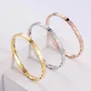 Bracciale con interruttore con fibbia in stile europeo e americano, tendenza alla moda, semplice gioielli in oro rosa placcato oro