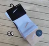 2023 Marca de moda Men's Cotton Running Socks Sports Middle Tube Casual respirável para homens e mulheres Soft Sock QC0D