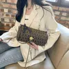 Bolso de lujo Bolsos de moda de alta calidad Almohada de perlas doradas rojas Cartera de moda para mujer Cilindro cruzado único Bolso de diseñador Venta en línea