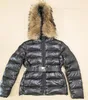 女性黒ショートダウンジャケットフード付きフグデザイナー冬コートオオカミの毛皮の襟ホワイトアヒルパーカーウインドブレーカー暖かいジッパー工場クリア