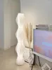 Тормы для напольных моментов Nordic Итальянская плиссированная юбка Art Lamp Современная светодиодная простая гостиная спальня диван белый хула атмосфера