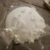 Başlıklar Fascinators Hat için Kadın Beyaz Bow Boncuk Kafa Kip Klip Kokteyl Çay Partisi Aksesuarları Somberos de Mujer