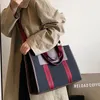 Bolso de mano de gran capacidad a la moda para mujer, novedad de 2024, bolso de hombro tipo bandolera con retazos de lona, bolsos y monederos informales de diseñador para mujer