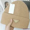 Chapéus e gorros femininos de designer de luxo e gorros Chapéu de caveira gorros de tricô gorros de esqui luva Snapback Cachecol de inverno unissex ajustado Caxemira Conjuntos casuais ao ar livre preto