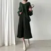 Maglioni da donna Maglione coreano Pullover Temperamento invernale Sottile scollo a V Clavicola che perde gonna a pieghe a vita alta lavorata a maglia Set lungo