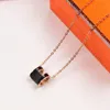 Высокая версия CNC-версия Серебряные подвесные ожерелья H Письмо ожерелье Женское H-образное подвесное подвесное поп-овальный 18-километровый розовый золото.