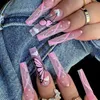 Искусственные ногти с розовым роликом нажима на ногтя