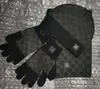 2022 Lyx Märke Hatt Halsduk Handskar Set Kvinnor Män Designer Halsdukar Keps Handskar Vinter Utomhus Ski Varm Unisex mössor Set C vit