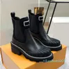 2022 Boots Classic Chelsea Boot Designer Martin Boots Gummi Tips Motorcykelstövlar Plattform Sole Slip-On Ecru White Khaki Black