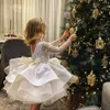 2023 Robes de filles de fleur pour les mariages Bleu clair Jaune Manches longues Appliques en dentelle Paillettes Tutu Court Volants Anniversaire Enfants Fille Pageant Robes Bow