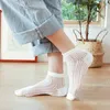 女性の靴下5ペア/セットコットンショートサマーシンメッシュローカットソフト通気固体色のショー高品質の女性足首