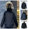 2022 uomo Designer piumino Bomber Giacche Adventure Coat con cappuccio capispalla Fourrure cappotti caldi anatra bianca parker antivento