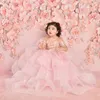 結婚式のためのピンクの花の女の子のドレスティアードボールガウンページェント写真撮影のための小さな女の子の最初の聖体拝領ドレス