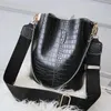 Kvällspåsar Crocodile Crossbody Bag for Women Axel Brand Designer Luxury Pu Leather Bucket Stone Mönster Handväska