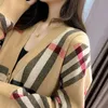 Womens Sweater Cardigan Designer Woman Classic Plaid V-neck Thickened Loose Knit Sweaters Men Women Striped Coat Top