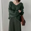 Kvinnors tröjor koreansk tröja pullover vinter temperament tunt v-hal läckande klavikstickad hög midja veckad kjol lång set