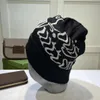 남성 겨울 니트 모자 패션 디자이너 비니 여성 두개골 캡 눈 따뜻한 모자 여행 등산 모자