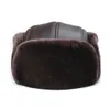 Bérets RY964 mâle hiver en cuir véritable fausse fourrure noir/marron Bomber chapeau pour hommes oreille tête chaud Moto casquettes papa dôme Gorras Hombre