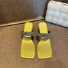 Flipers sandálias de salto fino verão 2022 Temperamento Rhinestone Square Head Open Due de pé transparente PVC Sapatos femininos de salto alto amarelo