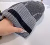 Berretto in maglia a forma morbida di lana nera grigio scuro / berretti con teschio Cappelli casual caldi invernali unisex