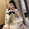 Tvådelad klänning beskuren vit tweed -kappa elegant bodycon -hängspender pläd set koreansk mode vinterkläder jacka kvinnor 221010