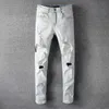 メンズジーンズのスリムが苦しんでいるデニムホワイトデザイナーパンツ穴のある手紙で破れたぼろぼろの膝は、細いまっすぐな脚のサイズ28-40のために