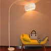 Lampy podłogowe Nordic Prosta lampa piórkowa salon sypialnia lekka dziewczyna księżniczka siatka czerwona łóżko E27 Pionowy stół wędkarski