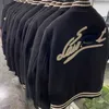 22SS Designer Baseball Jacket الخريف الخريف المخلوط من الصوف التطريز الجلدي على الجدران المعطف للرجال زر الطوق للسيدات الطويلة الأكمام