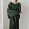 Kvinnors tröjor koreansk tröja pullover vinter temperament tunt v-hal läckande klavikstickad hög midja veckad kjol lång set
