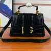 Bolsa tiracolo serpentina Moda Couro Couro Moda Bolsas de Ombro Vintage Latão Metal Pérola Decore Bolsas com Aba Bolso para Celular Bolso com Alça Removível Bolsa Totes