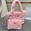 Bolso de noche Bolsos de lana de cordero de invierno clásicos Bolsos cruzados Italia Marca Triángulo Signo Moda Mujer Bolso de hombro Bolso Totes Diseño de lujo