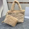 Bolso de noche Bolsos de lana de cordero de invierno clásicos Bolsos cruzados Italia Marca Triángulo Signo Moda Mujer Bolso de hombro Bolso Totes Diseño de lujo