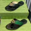 Klassieke herenpantoffels Grote zomer Rubberen bodem damesschoen strand Dia's letter Platte pantoffel designer schoenen Metalen knoopsandalen Lazy lady Loafers Slippers maat 34-45