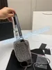 Topp diamanthandväska axelväska speciellt designad för kvinnor byst fashionabla kedja handväska handgjorda utformade korsk kosmetiska väskor plånböcker