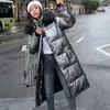 女性のダウンパーカー新しい冬暖かい上着大きいサイズの女性の光沢のあるパッド入りジャケットフード付き毛皮の襟パーカーオーバーコートレディースロングダウンコットンコート T221011