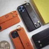 デザイナー電話ケース腕章ケース高級レター印刷リング電話ケース革耐衝撃カバー Iphone 14 プロマックス 13P 12 11 XS 8 新しい